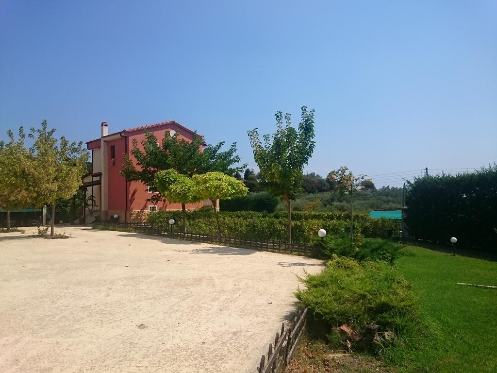 Villa Mariellie Néa Péramos المظهر الخارجي الصورة