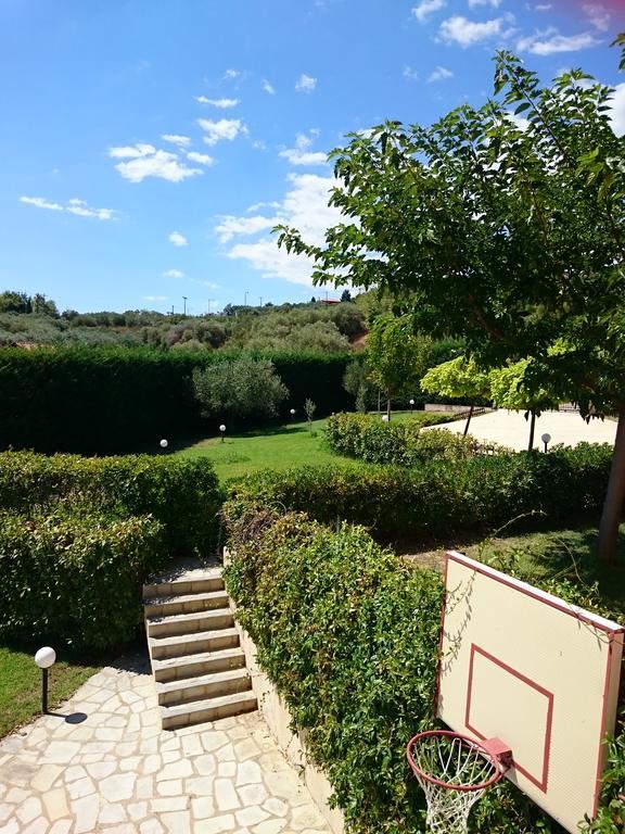 Villa Mariellie Néa Péramos المظهر الخارجي الصورة